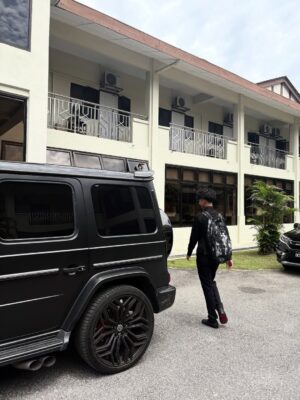 Nora Danish Instagram - Alhamdulillah, we witnessed another blessing from Allah 🤲🏼🤍 my eldest son completing his school years. May the knowledge you’ve gained be a light that guides you in this world and the next. Walk forward with tawakkul, adab, and faith. Mommy will always pray for your success under Allah’s divine mercy 🤍
Mcm baru semalam mommy hantar qal menangis masuk asrama 😢
18 June 2025