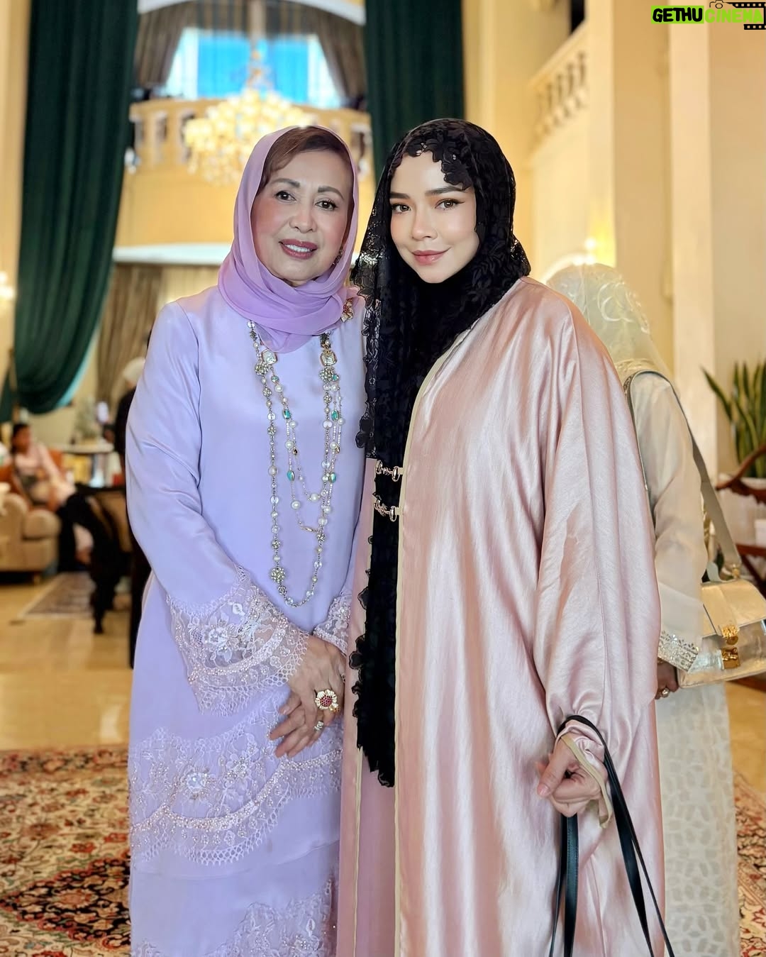 Nora Danish - 50.5K Likes - MasyaAllah TabarakAllah , 
Semoga di Permudahkan segala 
urusan 🤲🏼 
Di iringi doa dan ingatan tulus ikhlas. 
Kami akan sentiasa merindui mummy & daddy. 
Selamat berbakti buat negara tercinta Tun 🫡