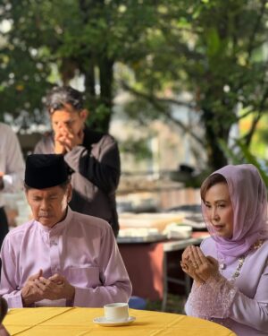 Nora Danish Instagram - MasyaAllah TabarakAllah ,
Semoga di Permudahkan segala
urusan 🤲🏼
Di iringi doa dan ingatan tulus ikhlas.
Kami akan sentiasa merindui mummy & daddy.
Selamat berbakti buat negara tercinta Tun 🫡