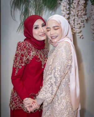 Nora Danish Instagram - Kami sayang boss kami yg cantik ni… 😍
@usanita.hq @nanahasan_07