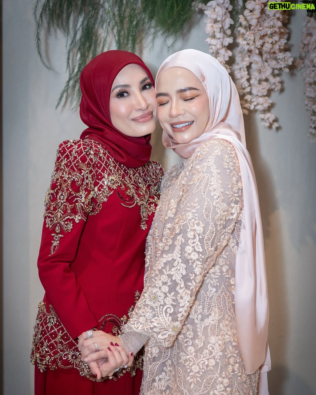 Nora Danish - 44.1K Likes - Kami sayang boss kami yg cantik ni… 😍

@usanita.hq @nanahasan_07