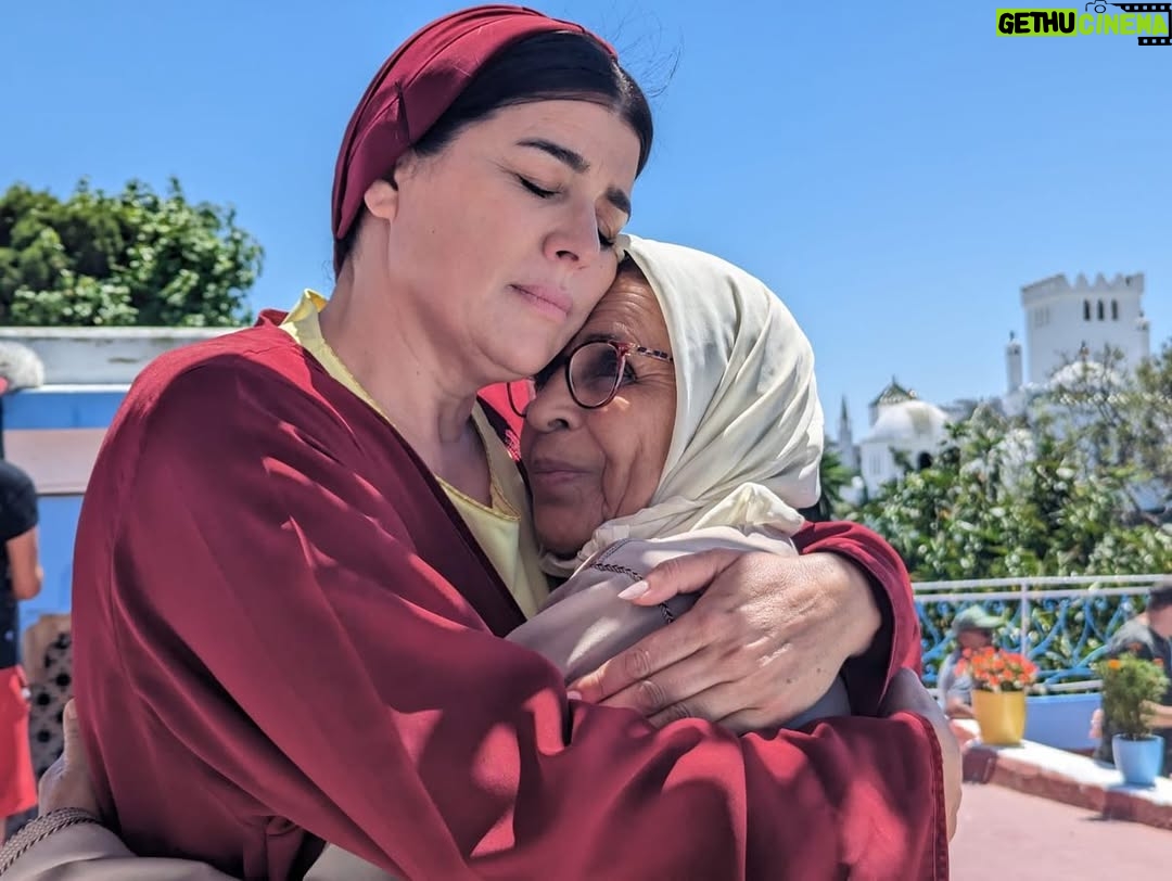 Nora Skalli - 93K Likes - حضن من شخصية (امينة) لشخصية (فطوم) هذا ما هو باد على الصورة، غير انه اكثر من ذلك :هو حضن ممثلة لممثلة اخرى، اضم الى قلبي واحضن لالة فاطمة الناجي ، فنانة وانسانة من المعدن النفيس والنادر . احبها واحترمها واتمتع واعشق مشاهدتها على الشاشة. لحظة شكر لك سيدتي ، لحظة امتنان لتفانيك في عملك . الله يحفظك ويحفظ ليك صحيحتك. ارفع لك القبعة ،جسدت لالة فطوم افضل مما خططناه على الورق. احبك ♥️♥️♥️ @fatimanajiofficiel  #actresses #artists #tvshow #morocco🇲🇦 #darnssa #دار_النسا