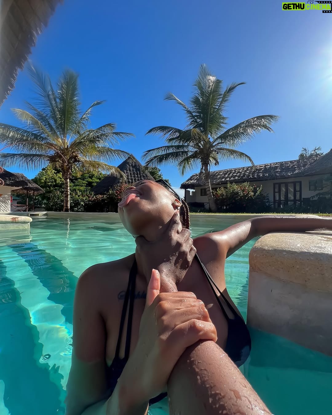Ntando Duma - 159.3K Likes - Basking in the glory of good weather and the sweetest love..🏝️🤍