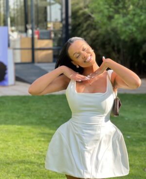Ntando Duma Instagram - Celebrated love and new life on the way.
Blessings on blessings🤍🎉
I love you @simzngema
👗: @mianodesigns
💇🏾♀️: @urbanhair_gallery
