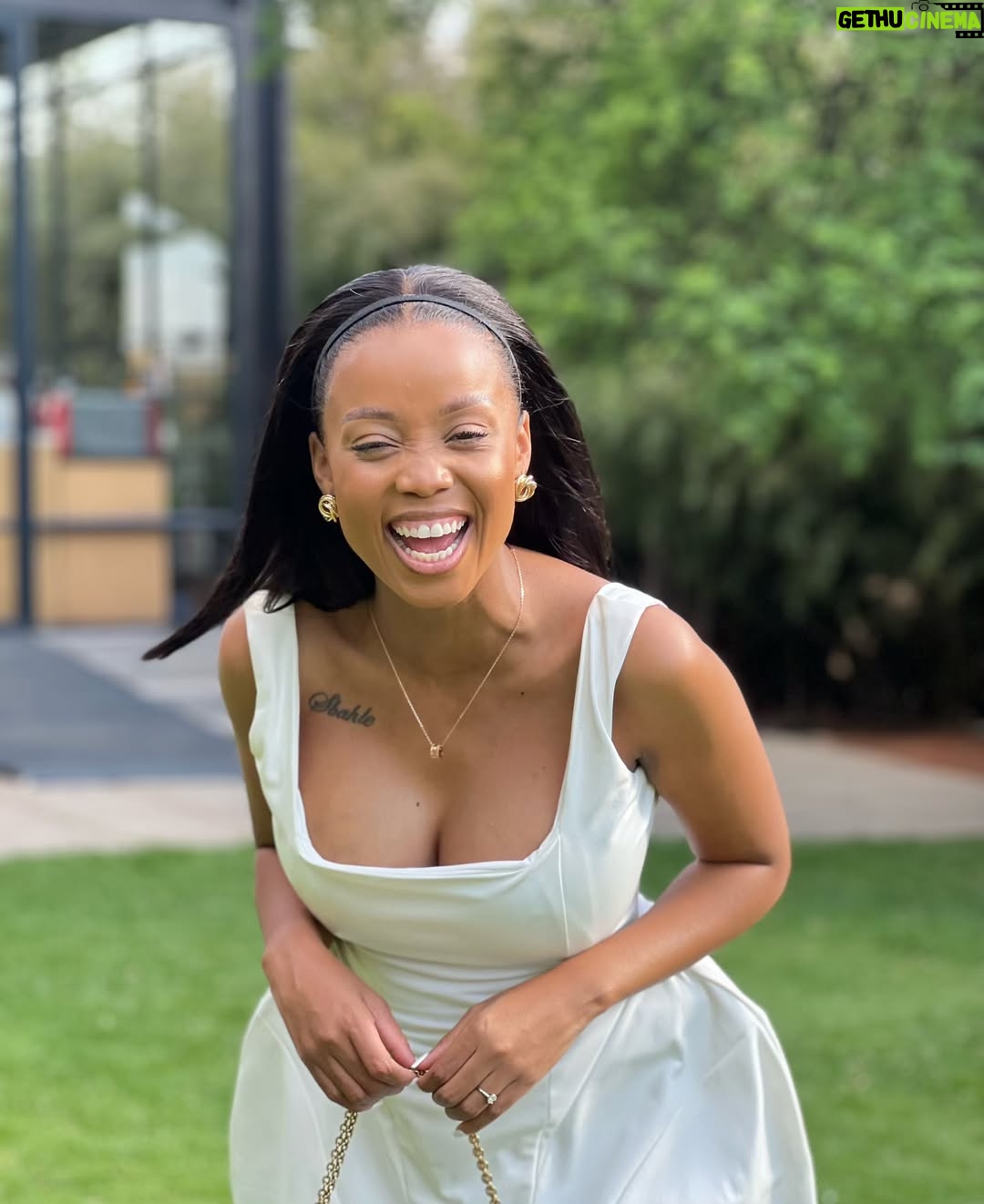 Ntando Duma - 274.2K Likes - Celebrated love and new life on the way.
Blessings on blessings🤍🎉

I love you @simzngema 

👗: @mianodesigns 
💇🏾‍♀️: @urbanhair_gallery