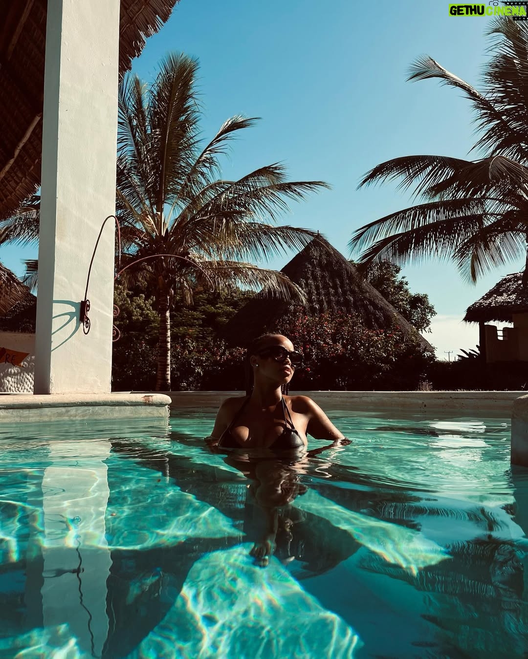 Ntando Duma - 159.3K Likes - Basking in the glory of good weather and the sweetest love..🏝️🤍