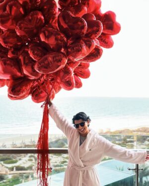 Nura Alumayri Instagram - احتفل فيج وإلا سحب عليج؟ 🤲🏻😂❤️ منشن اللي تبون ، مساحة للنقاش 🎈