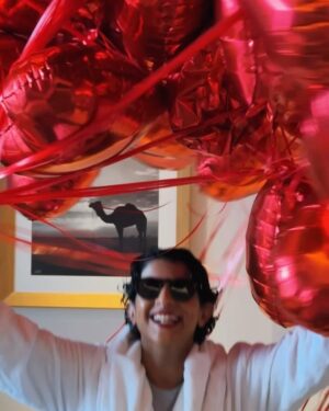 Nura Alumayri Instagram - احتفل فيج وإلا سحب عليج؟ 🤲🏻😂❤️ منشن اللي تبون ، مساحة للنقاش 🎈