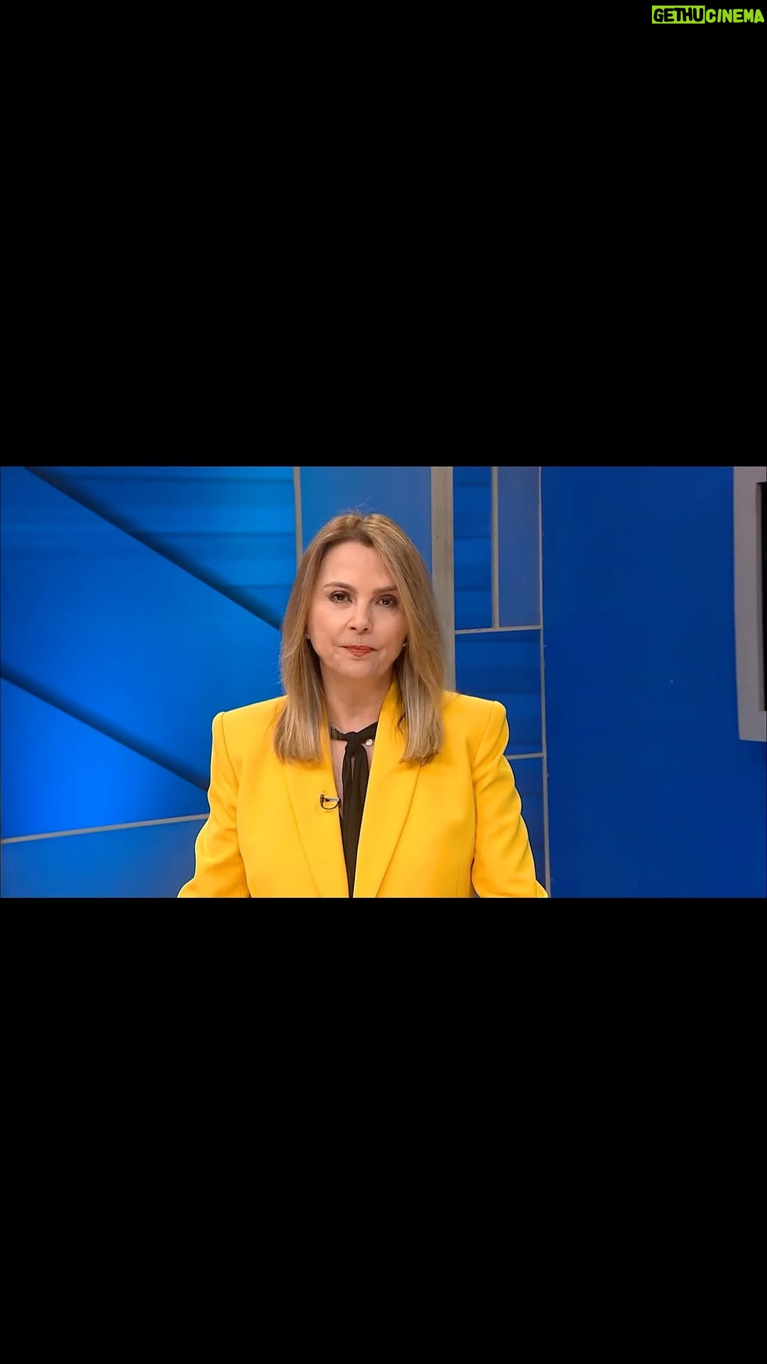 Nuria Piera - 51.5K Likes - Ahora , subido entero…
Leo sus comentarios de nuevo.