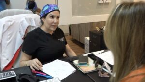 Nuria Piera Instagram - Este Sábado a la 9 por @colorvisionc9