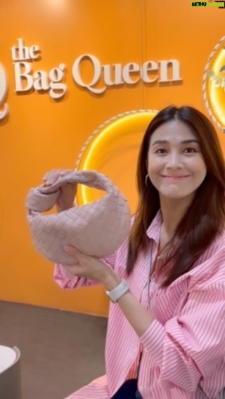 Nwe Darli Tun - 705 Likes - 