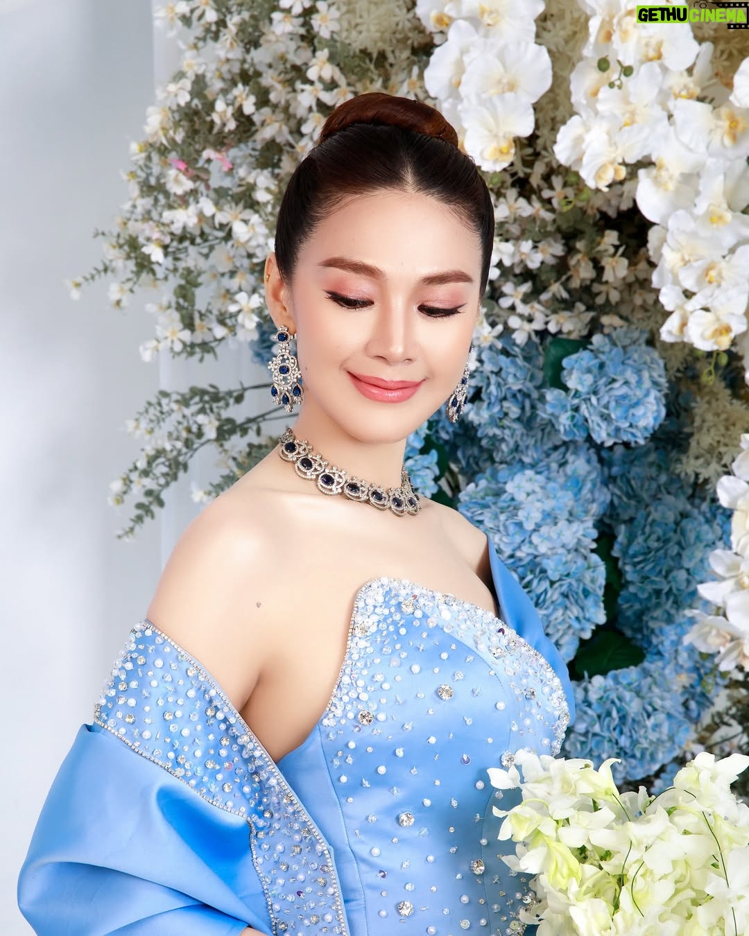 Nwe Darli Tun - 699 Likes - Dress to impress, always….🦋

📸 Sai Aikuu
✍🏻 Zeyar Htun
👗 Htet Aung
💄 Lili own 
👱‍♀️ Tit Tit
💐 Thi Ha Aung