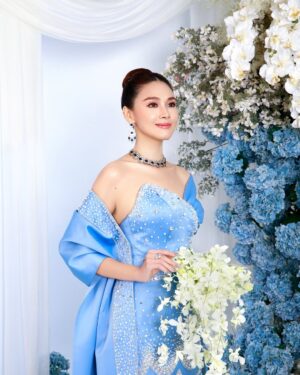 Nwe Darli Tun Instagram - Dress to impress, always….🦋

📸 Sai Aikuu
✍🏻 Zeyar Htun
👗 Htet Aung
💄 Lili own 
👱‍♀️ Tit Tit
💐 Thi Ha Aung