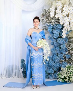 Nwe Darli Tun Instagram - Dress to impress, always….🦋

📸 Sai Aikuu
✍🏻 Zeyar Htun
👗 Htet Aung
💄 Lili own 
👱‍♀️ Tit Tit
💐 Thi Ha Aung