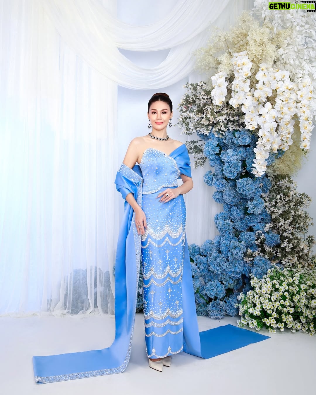 Nwe Darli Tun - 699 Likes - Dress to impress, always….🦋

📸 Sai Aikuu
✍🏻 Zeyar Htun
👗 Htet Aung
💄 Lili own 
👱‍♀️ Tit Tit
💐 Thi Ha Aung