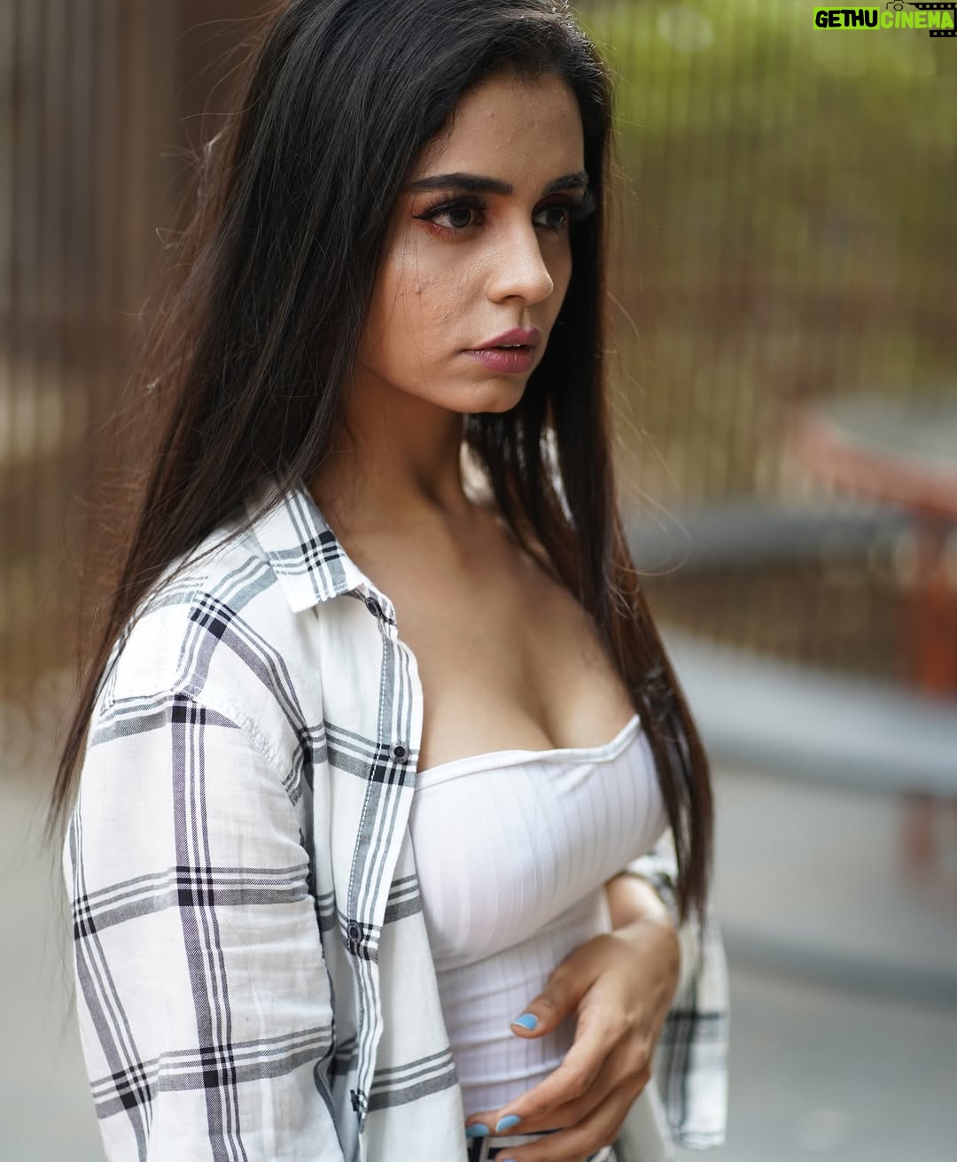 Nyeisha Rajput - 1.6K Likes - Strange life … strange you 

#insta #instagood #instamood #mood #girls #throwback #tbt #love #me #style #strong #she #styleaddict #picoftheday #photoshoot