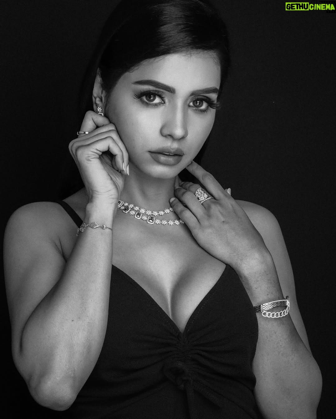 Nyeisha Rajput - 1.3K Likes - My therapist says I need to see the world in color. Me? I prefer my drama in shades of gray. 

#picoftheday #black #photooftheday #instalike #instagood #instalove #love #like #girl #mood #grey #shadesofgrey #fashionblogger #bloggerstyle #style