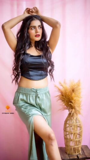 Nyeisha Rajput Instagram - Well well … just returning to base …. With some chiggy wiggy …
#instareels #instadaily #instamood #reelsinstagram #reelitfeelit #trending #love #tbt #ootd #moodoftheday #reeloftheday #songs #girl #fashion #shoot