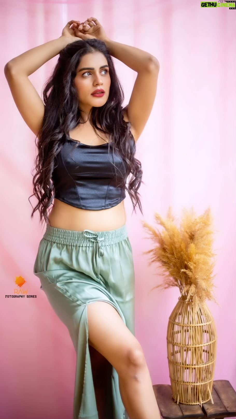 Nyeisha Rajput - 1.8K Likes - Well well … just returning to base …. With some chiggy wiggy … 

#instareels #instadaily #instamood #reelsinstagram #reelitfeelit #trending #love #tbt #ootd #moodoftheday #reeloftheday #songs #girl #fashion #shoot