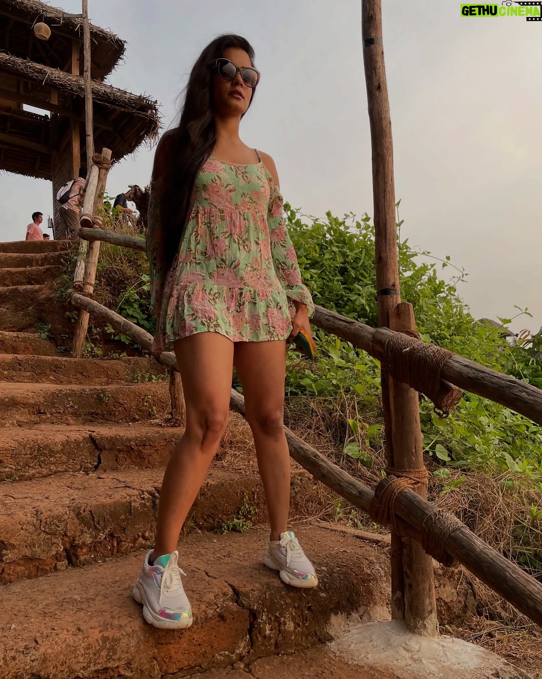Nyeisha Rajput - 3.7K Likes - Cape… 

#instamood #instagood #instapic #goodvibe #loveyourself #goa #nostalgia #throwback