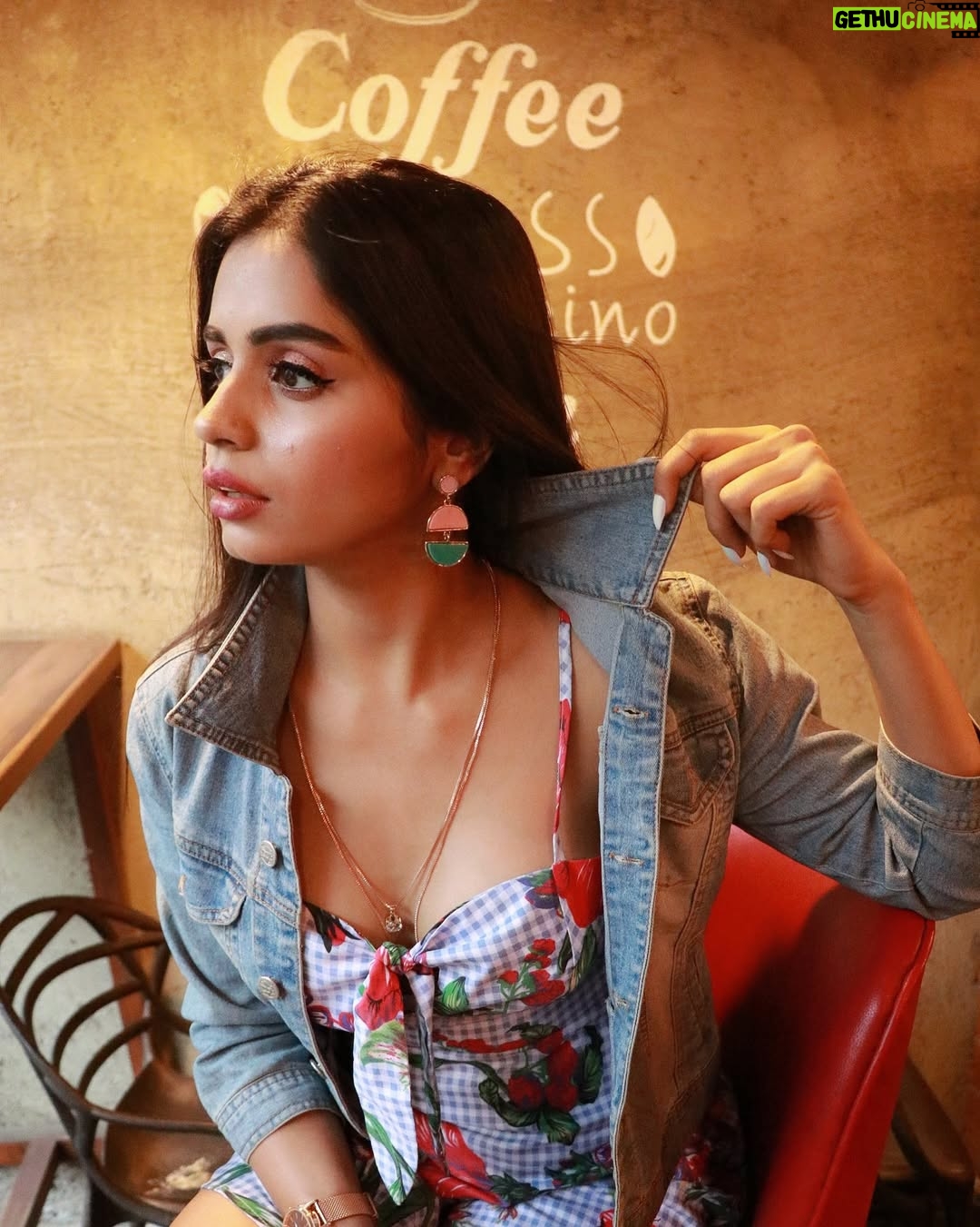 Nyeisha Rajput - 1.8K Likes - Some days feel like good lighting and better silence.

#instavibe #vibe #instagood #instafit #love #style #fashion #cool #instamood #moody #instalike #photoshoot #photooftheday