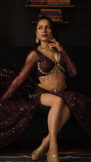 Ojasvi Verma Instagram - Itās NEW YEAR SPECIAL DISCOUNT TIME šš„° Take full bellydance course at 50% discount offer! And learn such amazing techniques and choreographies in my online classes regularly ā„ļøš
Registration link in bio ā„ļø
Costume : @ojasvibellydancecloset ā„ļø
#reels #bellydance #bellydancer #viral #ojasvivermadance