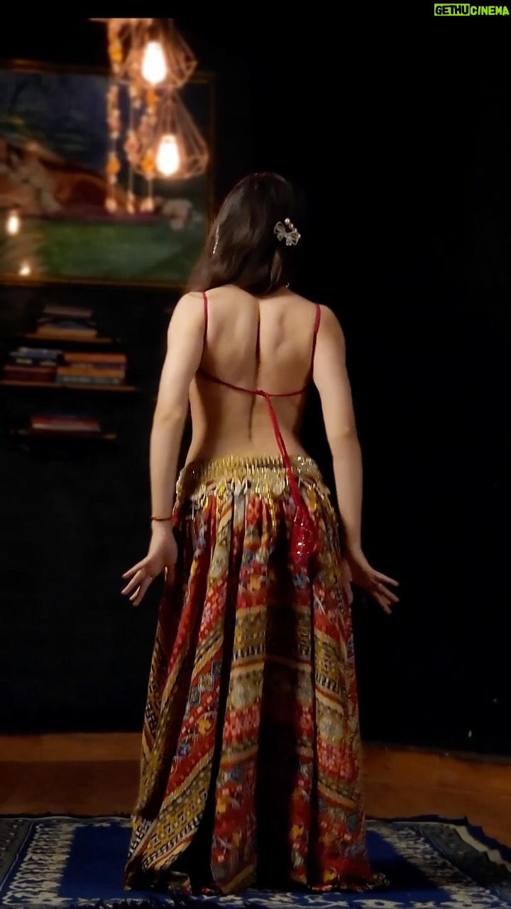 Ojasvi Verma - 714.6K Likes - On-point Backmoves! 🔥 That you must try too ♥️😘 Learn these moves from my Pre-recorded Backmoves Bundle 😘♥️

#reels #viral #bellydancer #ojasvivermdance