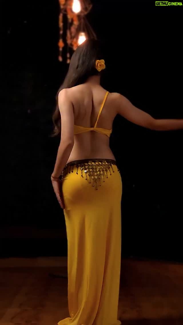 Ojasvi Verma - 120.5K Likes - Qatal hua? 🥵 

#reels #viral #bellydancer #ojasvivermadance