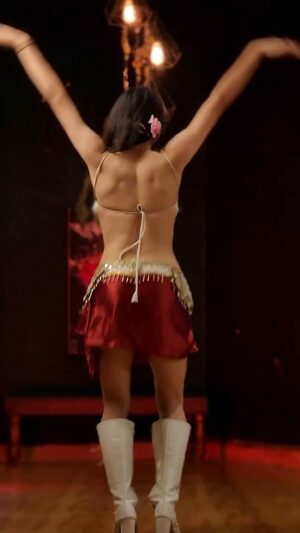 Ojasvi Verma Instagram - The BACKMOVES you need to learn in my workshop š„
#reels #bellydancer #viral #ojasvivermadance
