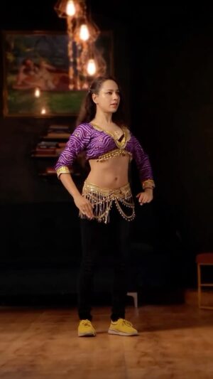 Ojasvi Verma Instagram - Your Robo-Belly Girl is here!!! Your love and appreciation means a lot to me šā„ļøā„ļø Eagerly waiting to read all the comments šā„ļø
#reels #bellydancer #viral #ojasvivermadance