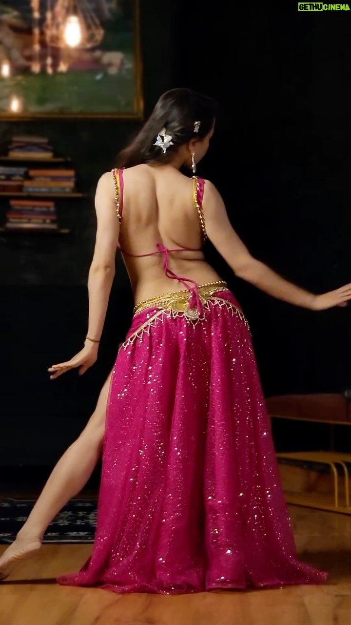 Ojasvi Verma - 164.8K Likes - Smooth moves for sweet song 🥰♥️

#reels #viral #bellydancer #ojasvivermadance