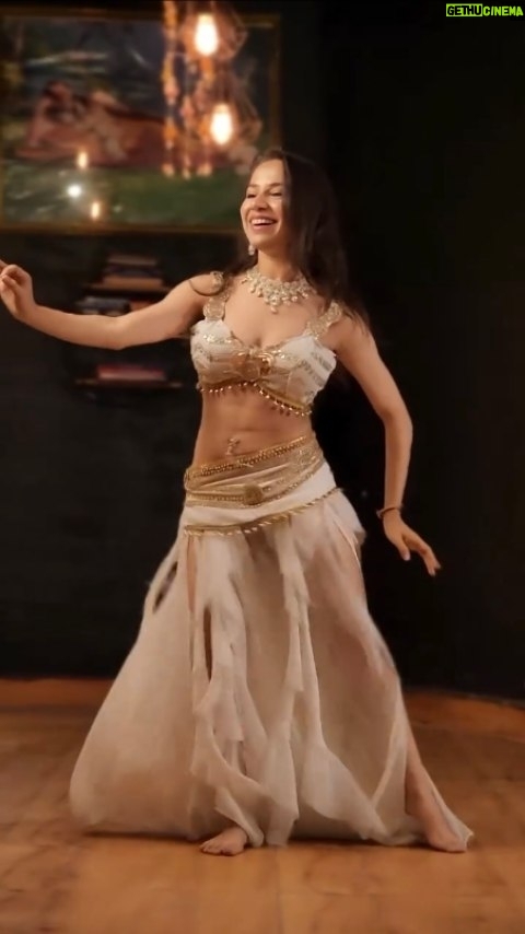 Ojasvi Verma - 55.6K Likes - Learn such beautiful DrumSolo Techniques and Drill them in my Online Classes 🤗♥️

#reels #viral #bellydancer #bellydance #ojasvivermadance