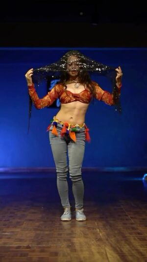 Ojasvi Verma Instagram - Been soooo long for my Belly-Pop videos! Do you miss it? šā„ļøš
#reels #bellydancer #viral #ojasvivermadance