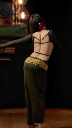 Ojasvi Verma Instagram - Some songs need the Magical Backmoves! šā„ļø
#reels #bellydancer #viral #ojasvivermdance