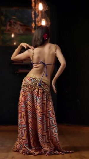 Ojasvi Verma Instagram - Choli ke Peeche, unbeatable Backmoves hai ššā„ļø
#reels #viral #ojasvivermadance #bellydancer