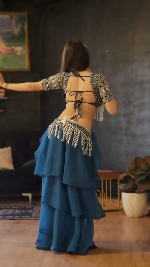 Ojasvi Verma Instagram - Choli k Piche mere magic moves hai šā¤ļø
#reels #bellydancer #viral #ojasvivermadance