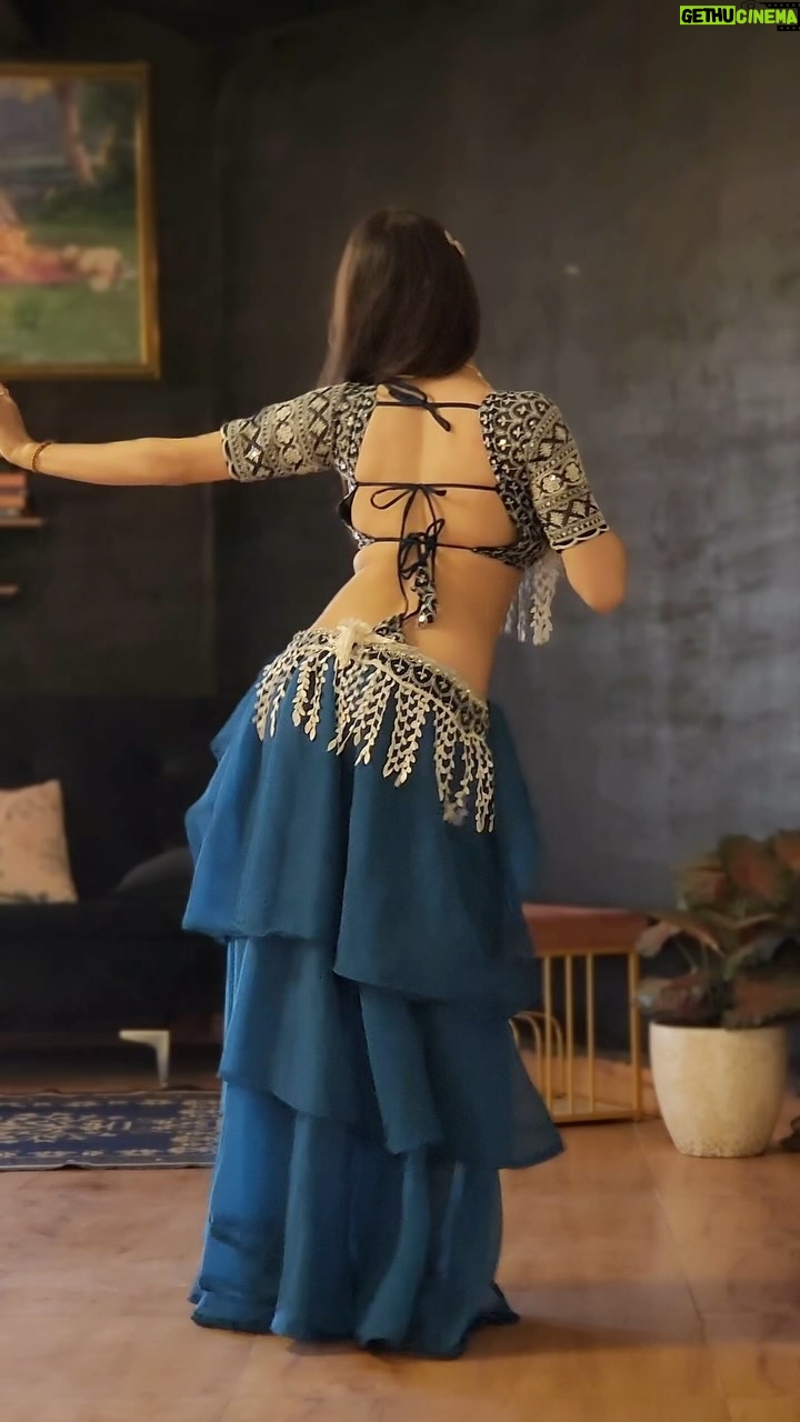Ojasvi Verma - 124.4K Likes - Choli k Piche mere magic moves hai 🙈❤️

#reels #bellydancer #viral #ojasvivermadance