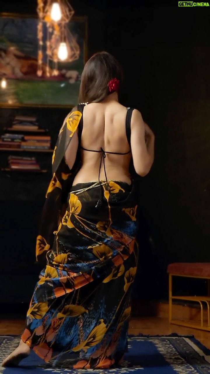 Ojasvi Verma - 52.1K Likes - Back Moves in Saaree 🥵😍♥️

#reels #viral #bellydancer #ojasvivermadance