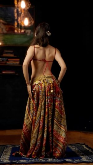 Ojasvi Verma Instagram - Catching each beat with grace š¤ā„ļø So can you! Join me in my online classes and learn to move gracefully ā„ļø
#reels #bellydancer #viral #ojasvivermadance