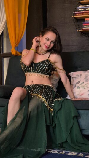 Ojasvi Verma Instagram - Drum Solo for Beginners š„°ā„ļø
š Costume : @ojasvibellydancecloset
#bellydance #bellydancer #reels #viral #ojasvivermadance