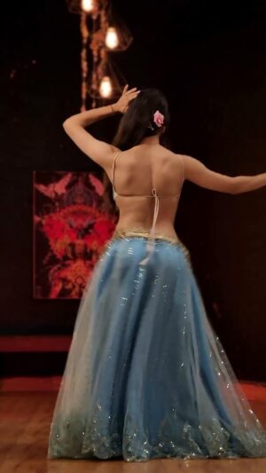 Ojasvi Verma Instagram - BACKMOVES DRUMSOLO is my New obsession š„š What about you?? ā„ļøš
#reels #viral #bellydancer #ojasvivermadance
