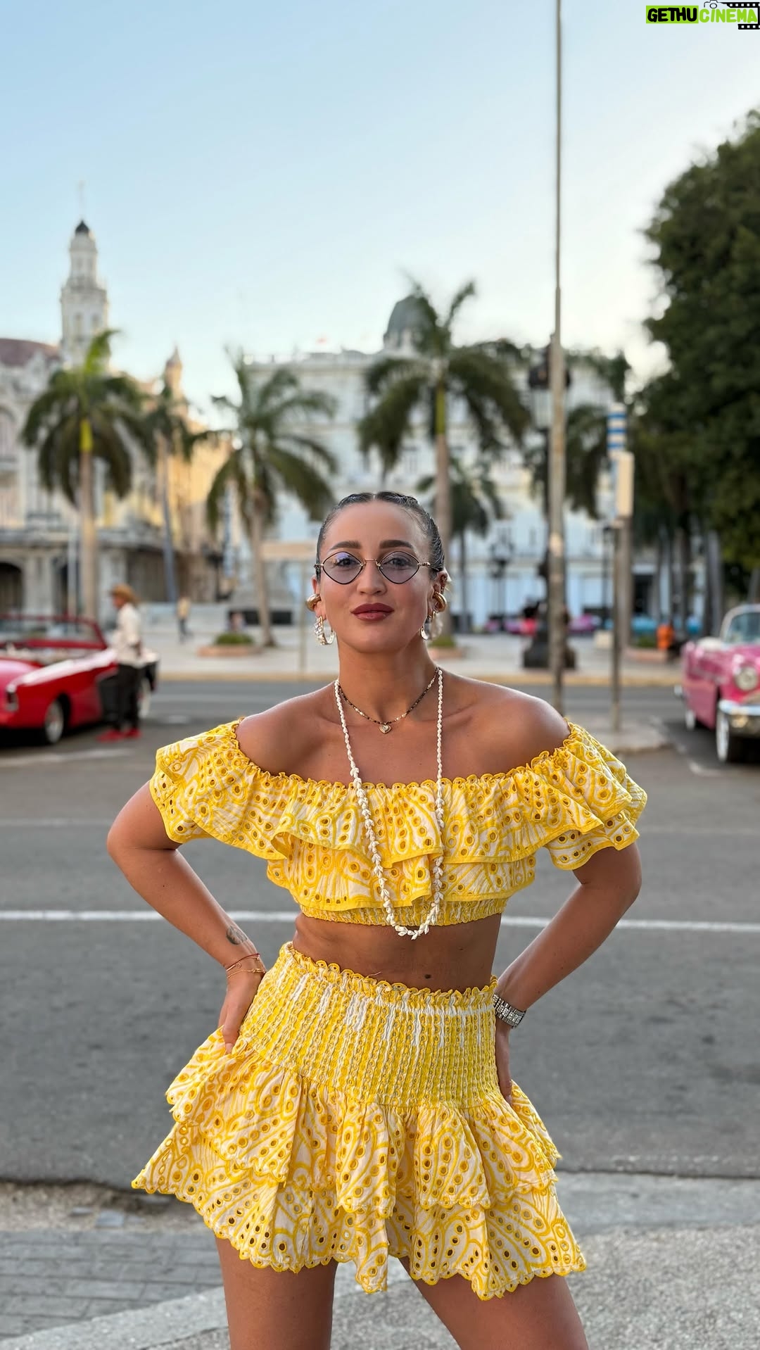 Olga Buzova - 119.4K Likes - Я на Кубе!🌴❤️

  1 новая страна в мою копилку!🗺️ Это первая такая далёкая поездка и эмоции зашкаливают! 🥰
Открываю для себя эту потрясающую страну, и уже влюбилась! 
Следите за моими приключениями! 🌍