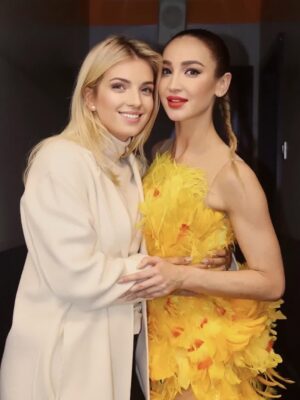 Olga Buzova Instagram - Дружба сквозь года ♥️
Люблю тебя моя девочка 🫶🏻 с днём рождения 🎁
Спасибо родителям за тебя 🙏🏻 @jul_samedova