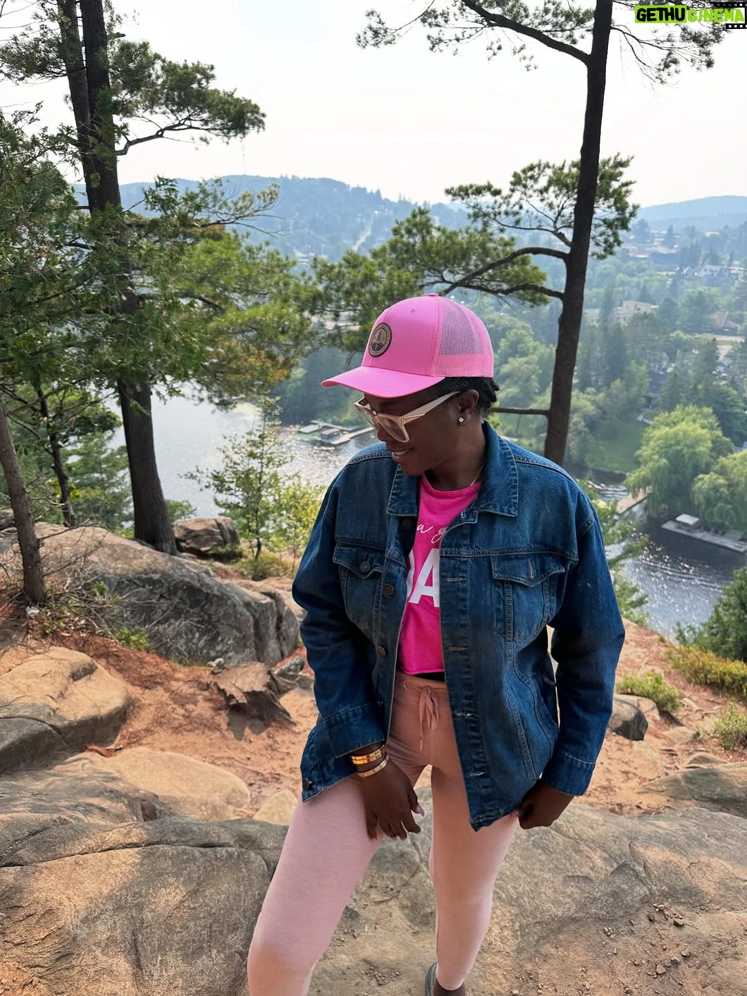 Omoni Oboli - 28.8K Likes - A time was had in Muskoka 😍😍😍
Cottage living with the entire family 🎉
Marelle’s birthday weekend was a beautiful time 🥰
It was a time to rewind and refresh. Thank you Lord for this life and your grace 🙏🏾💕
Besties, may every good thing come this new week. Amen 🙏🏾
