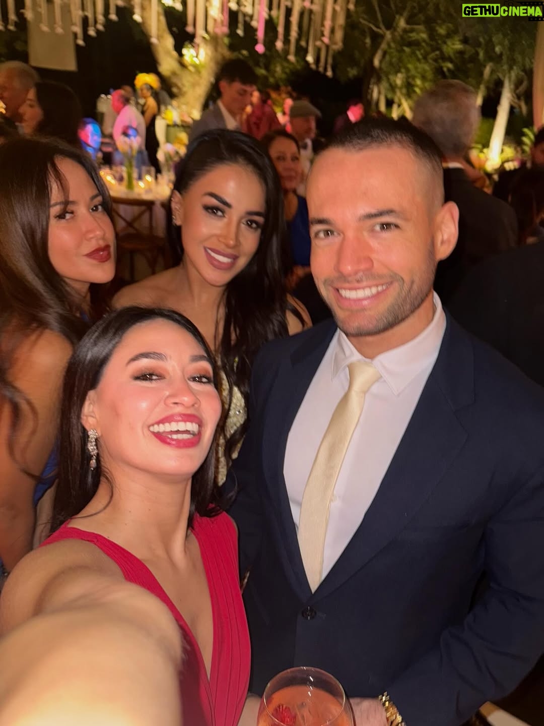 Onelia Molina - 53.5K Likes - Andrea & Roberto 💍 🤍
Que sean muy felices amigos lindos , celebraremos el amor hoy , mañana y siempre .