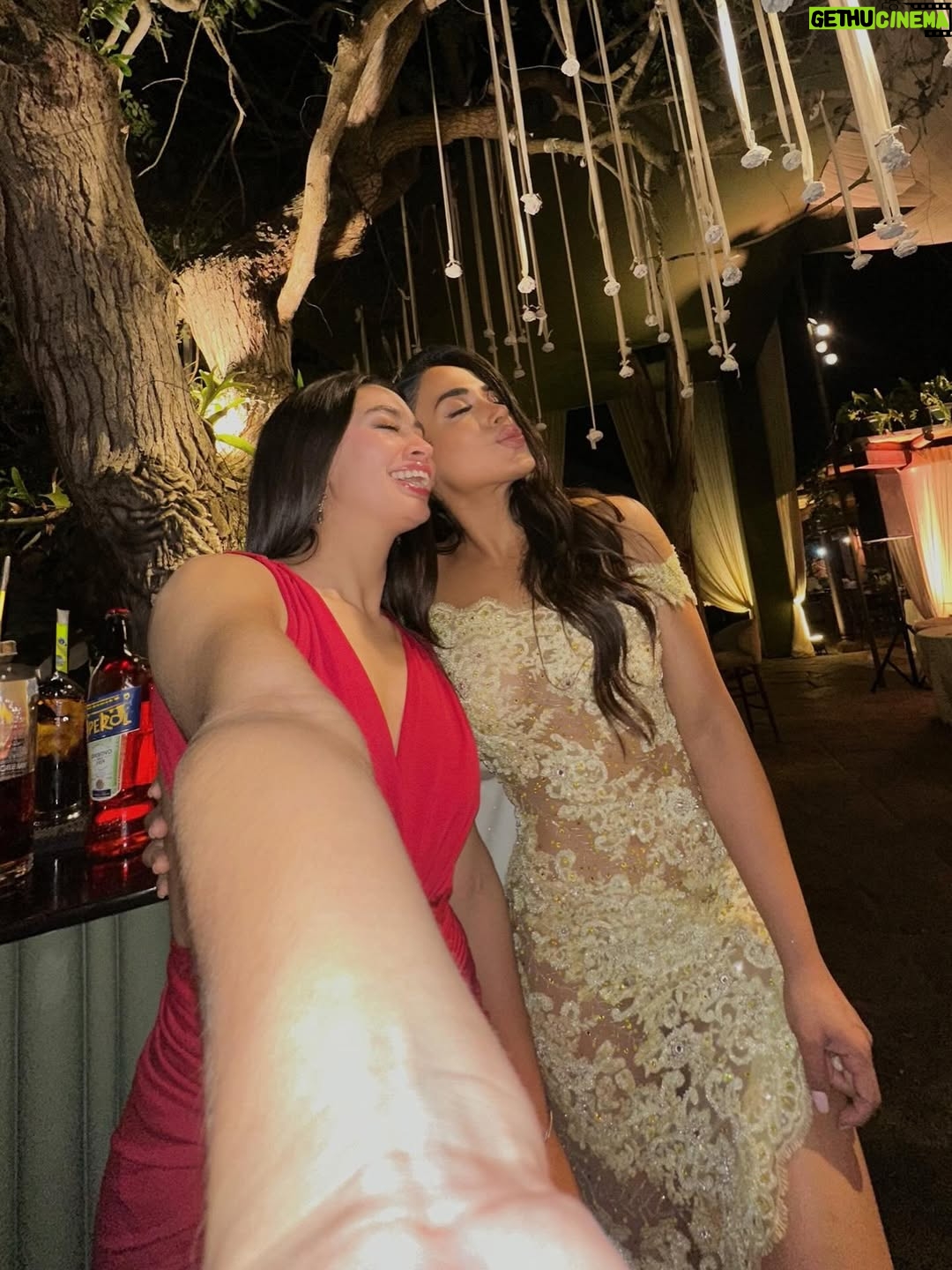 Onelia Molina - 53.5K Likes - Andrea & Roberto 💍 🤍
Que sean muy felices amigos lindos , celebraremos el amor hoy , mañana y siempre .