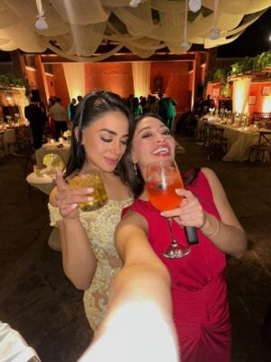 Onelia Molina Instagram - Andrea & Roberto 💍 🤍
Que sean muy felices amigos lindos , celebraremos el amor hoy , mañana y siempre .