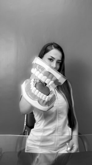 Onelia Molina Instagram - ¿Te identificas con alguno de estos problemas dentales? Tranquilo, ¡en OdotonzPrime Faucett tenemos la solución! 😁
🏥 @odontozprime.faucett
👗 @profashionmedical