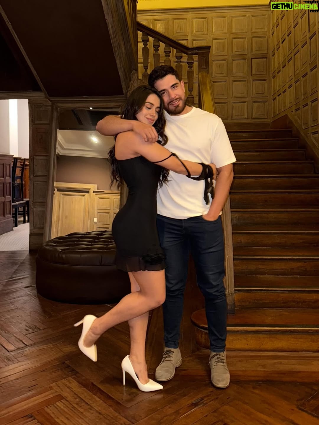Onelia Molina - 126.9K Likes - Siempre me quedarán cortas las palabras para decirte cuánto te amo y te admiro . Gracias por ser mi compañero de vida . Como  te digo siempre , gracias a ti sé que jamás estaré sola . Feliz cumpleaños churro ❤️