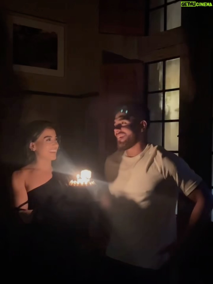 Onelia Molina - 126.9K Likes - Siempre me quedarán cortas las palabras para decirte cuánto te amo y te admiro . Gracias por ser mi compañero de vida . Como  te digo siempre , gracias a ti sé que jamás estaré sola . Feliz cumpleaños churro ❤️